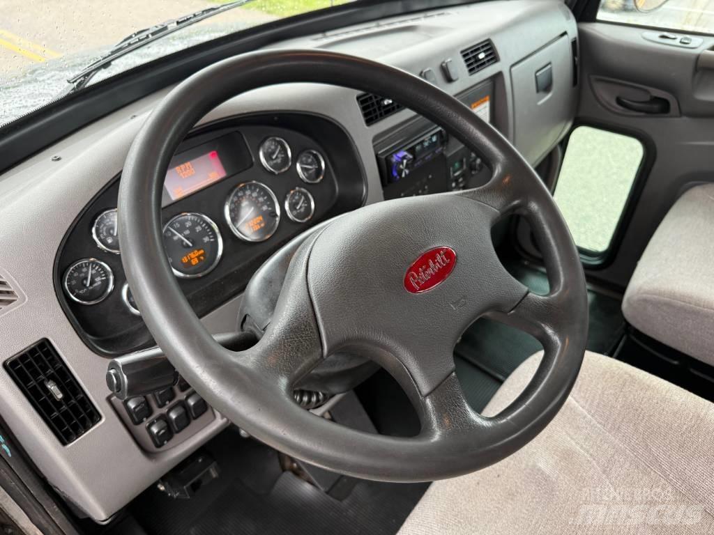 Peterbilt 348 救援車