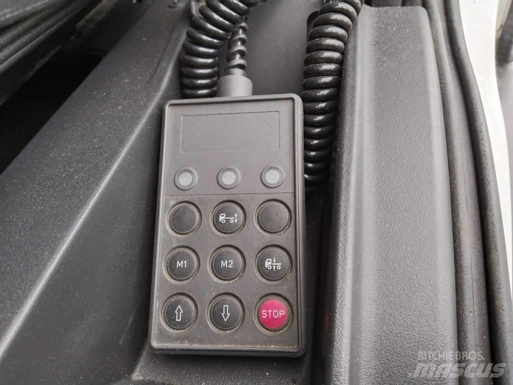 Iveco ML 120 EL 25/P 貨箱式卡車