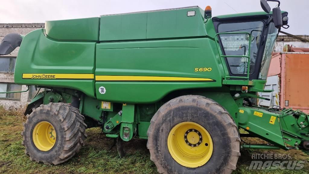 John Deere S 690 聯合收穫機