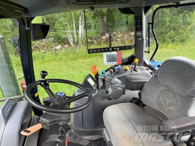 New Holland T 7030 曳引機