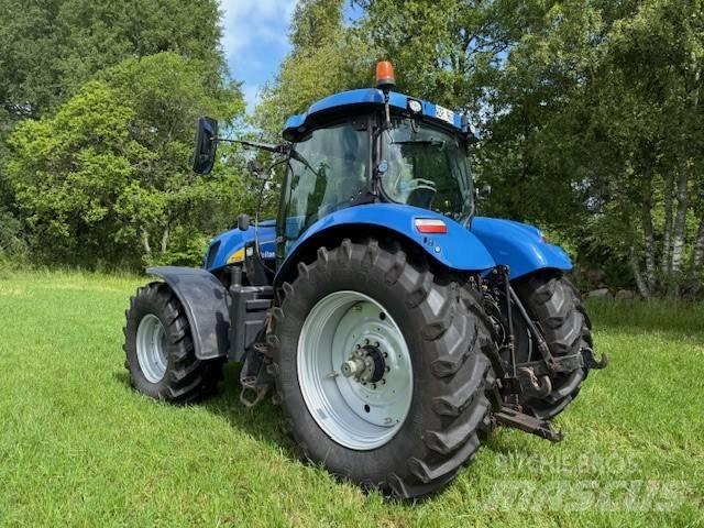 New Holland T 7030 曳引機