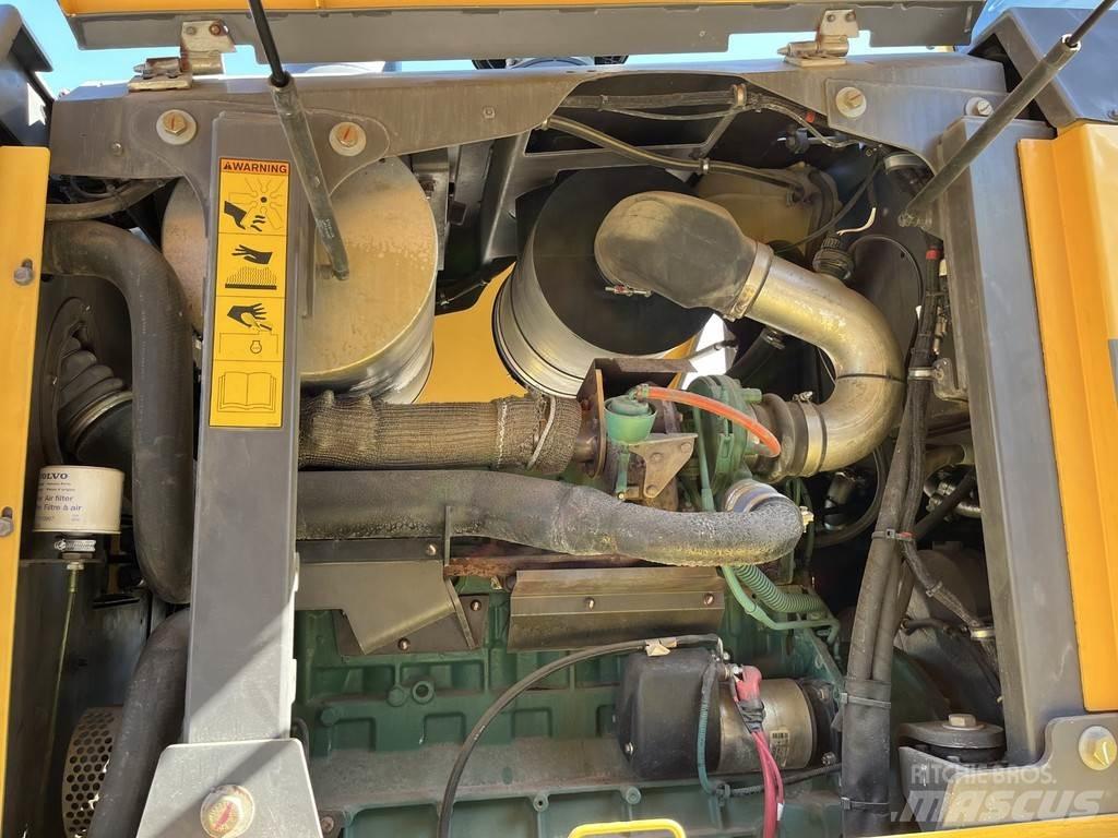 Volvo G 940 平土機