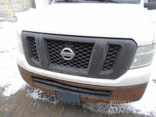 Nissan NV2500HD 貨箱式卡車
