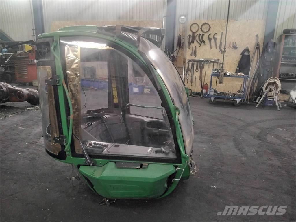 John Deere 1270E 駕駛室與內部