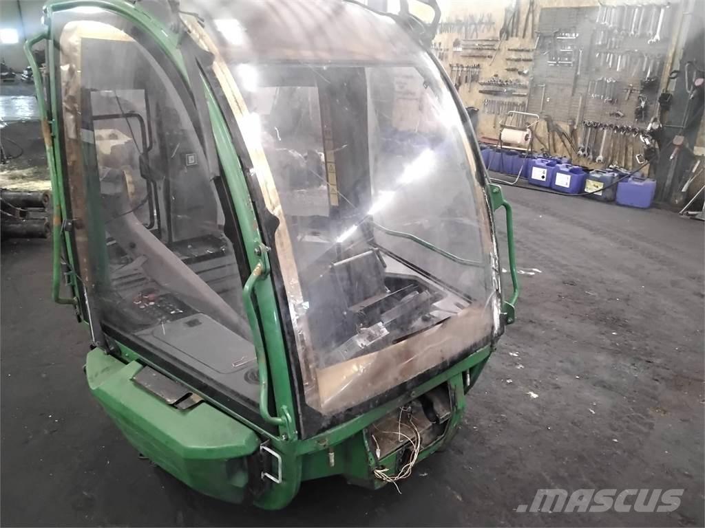 John Deere 1270E 駕駛室與內部
