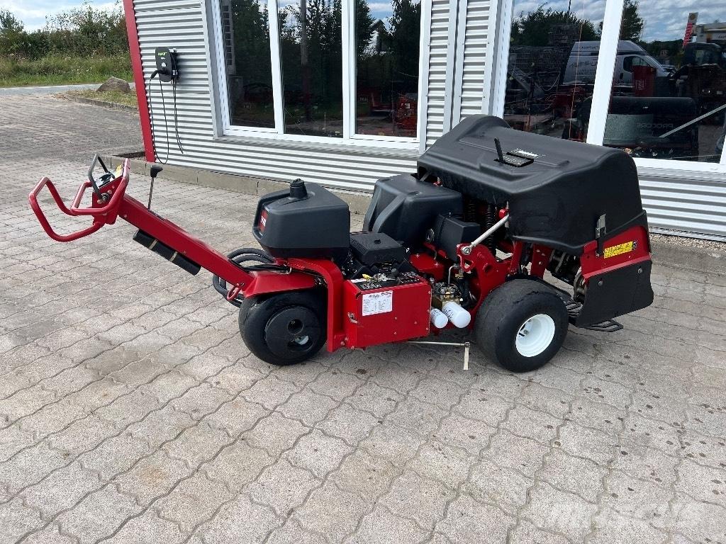 Toro Procore 648 通風機和垂直割草機