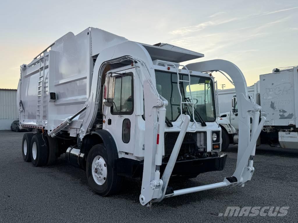 Mack MR 垃圾車