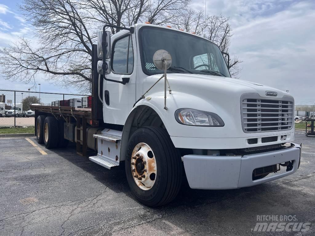 Freightliner M 106 平板式/側卸式卡車