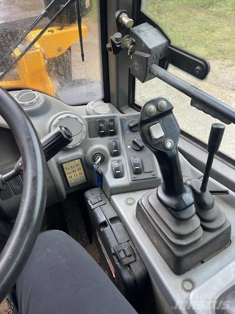 Volvo L 25 輪胎式裝載機