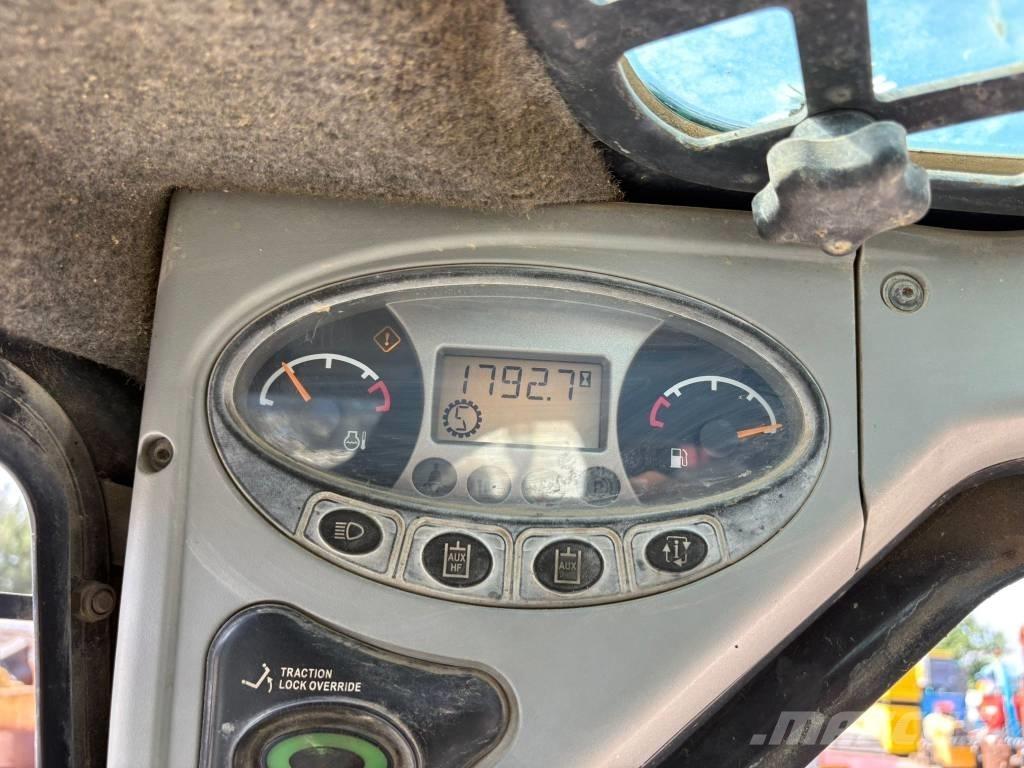 Bobcat T 300 滑移轉向裝載機