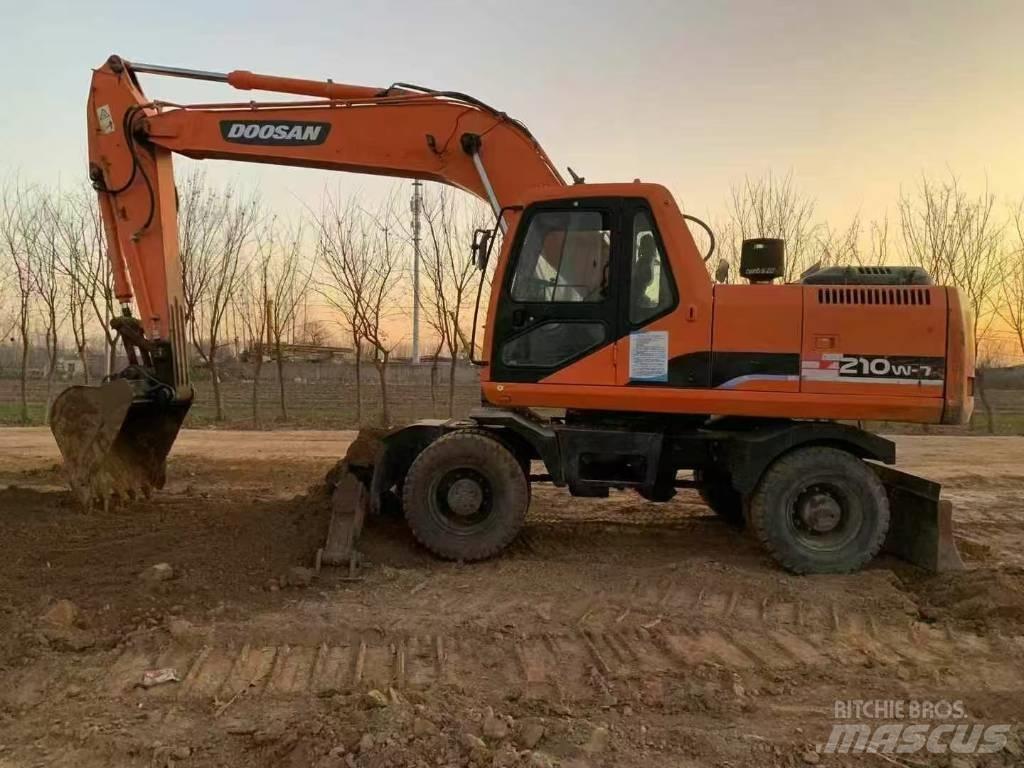 Doosan DH 210 W 旋轉式挖土機/掘鑿機/挖掘機