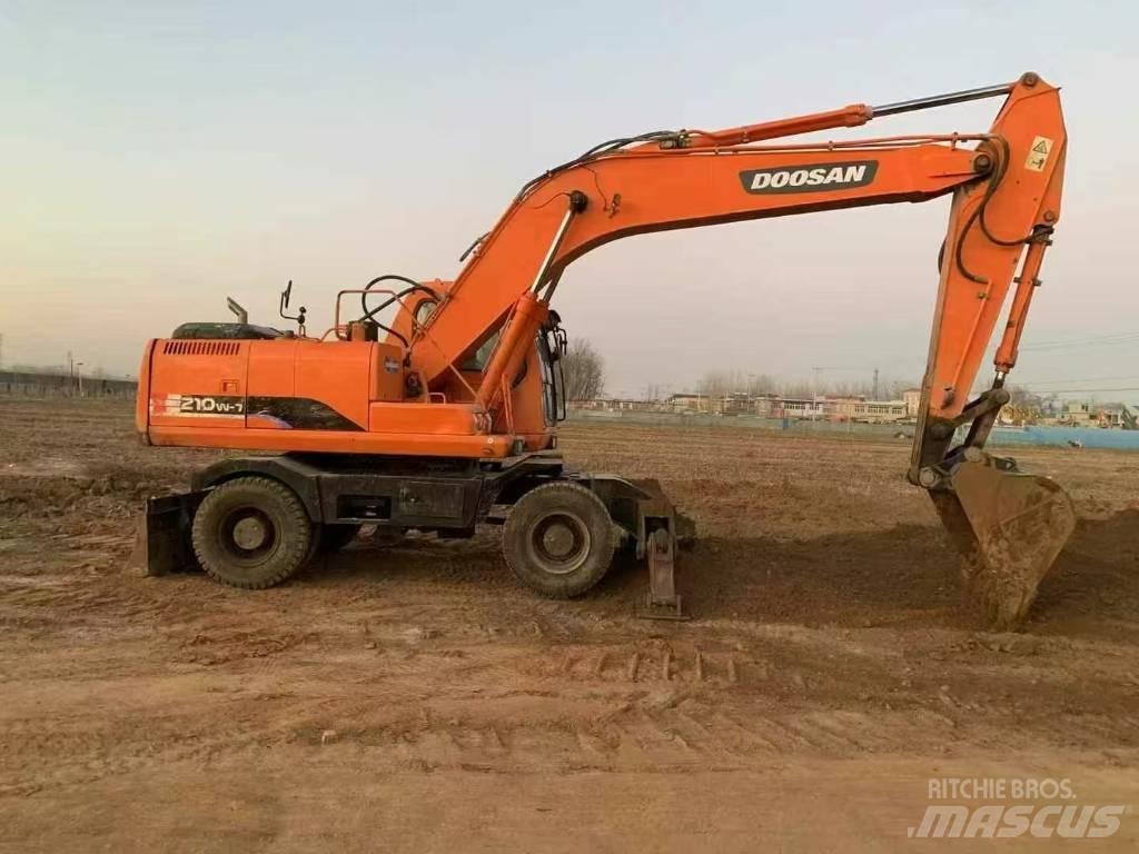 Doosan DH 210 W 旋轉式挖土機/掘鑿機/挖掘機
