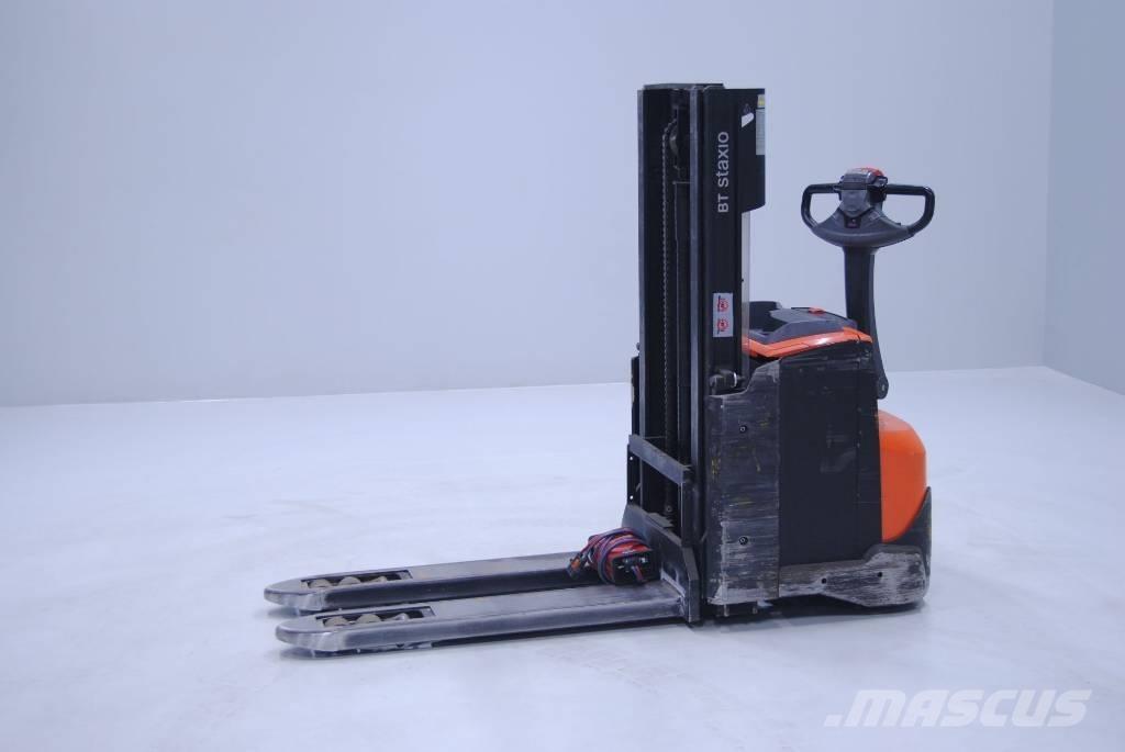 Toyota SWE200D 行走控制式堆積機