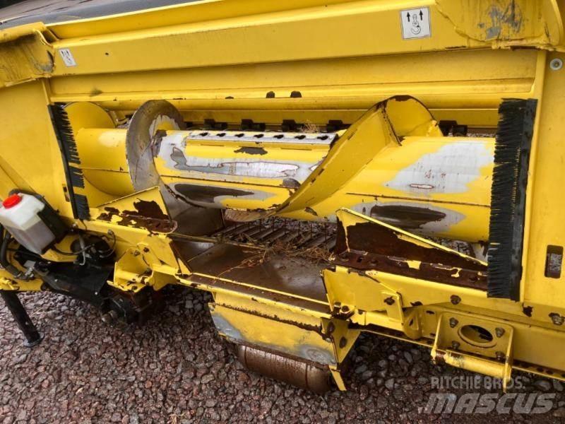 John Deere 8400 自走式飼料採集機