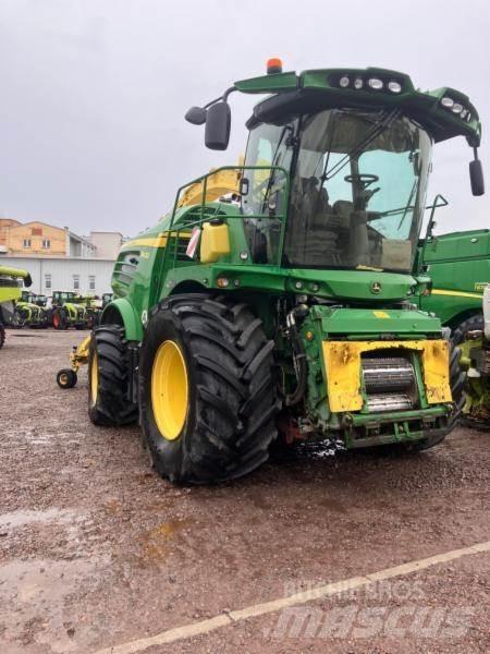 John Deere 8400 自走式飼料採集機