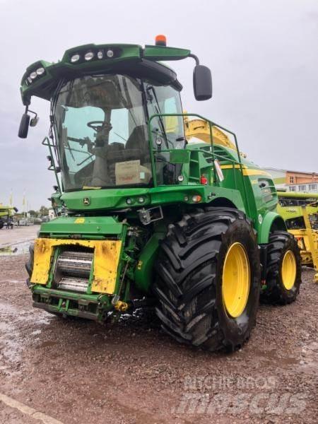 John Deere 8400 自走式飼料採集機