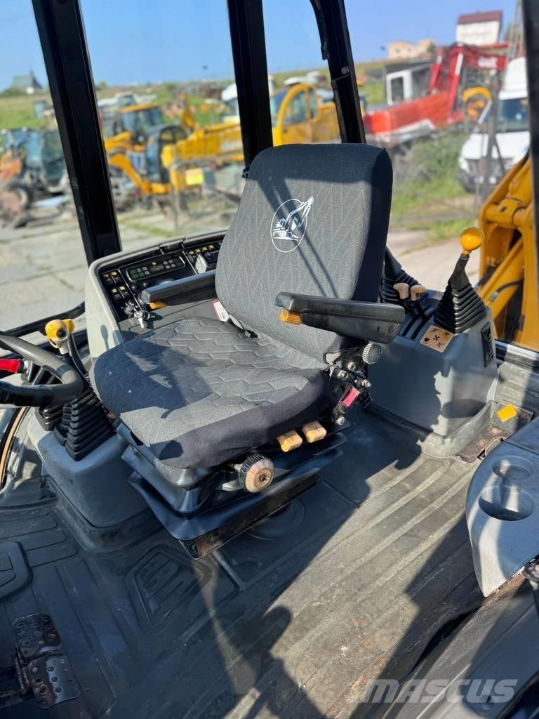 JCB 3CX 反鏟裝載機