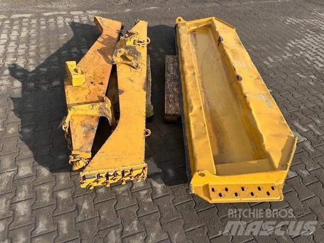 CAT 730 KLAPA 鉸接式起吊車