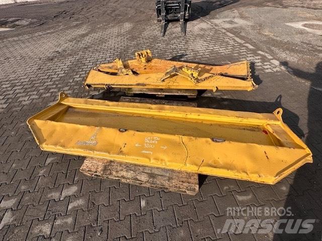 CAT 730 KLAPA 鉸接式起吊車