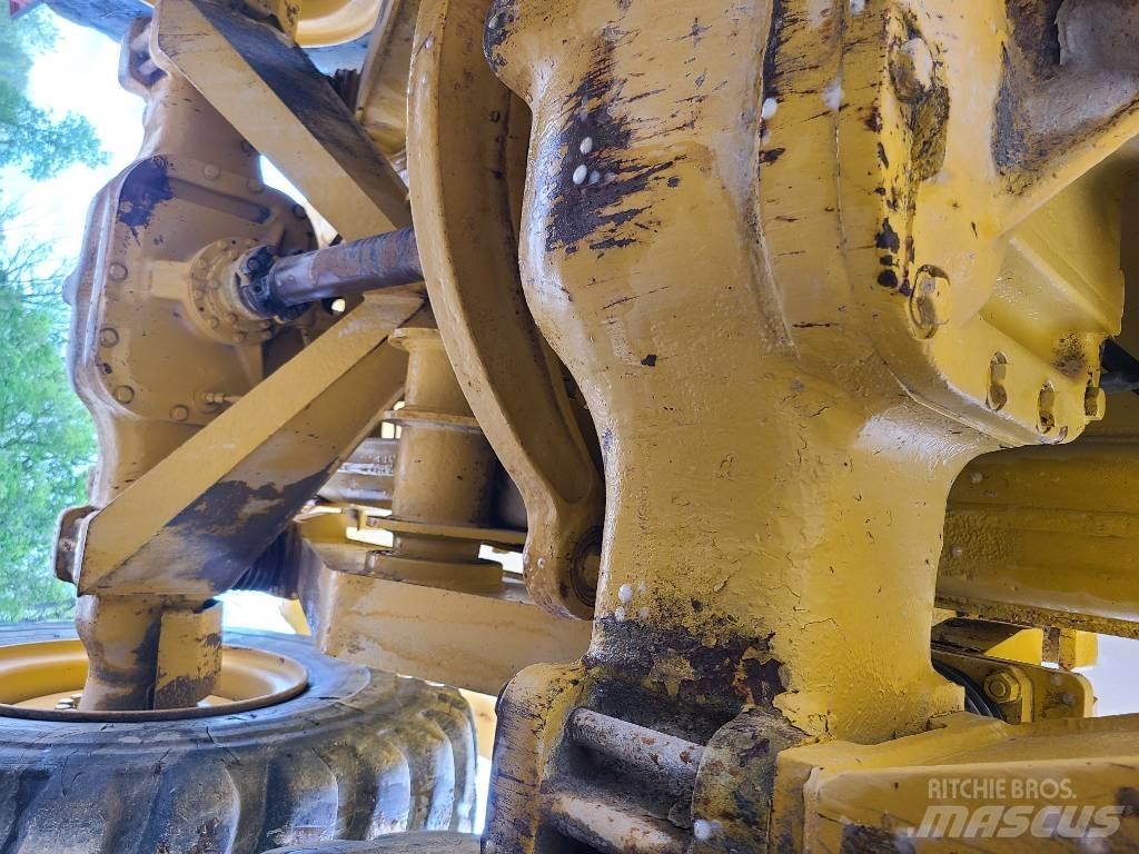CAT 725 鉸接式起吊車