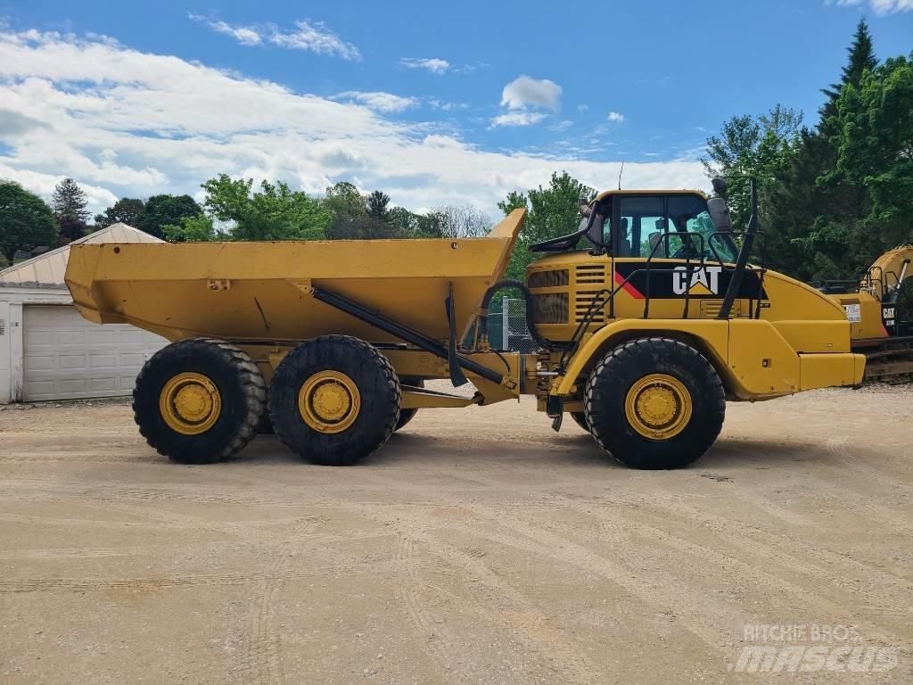 CAT 725 鉸接式起吊車