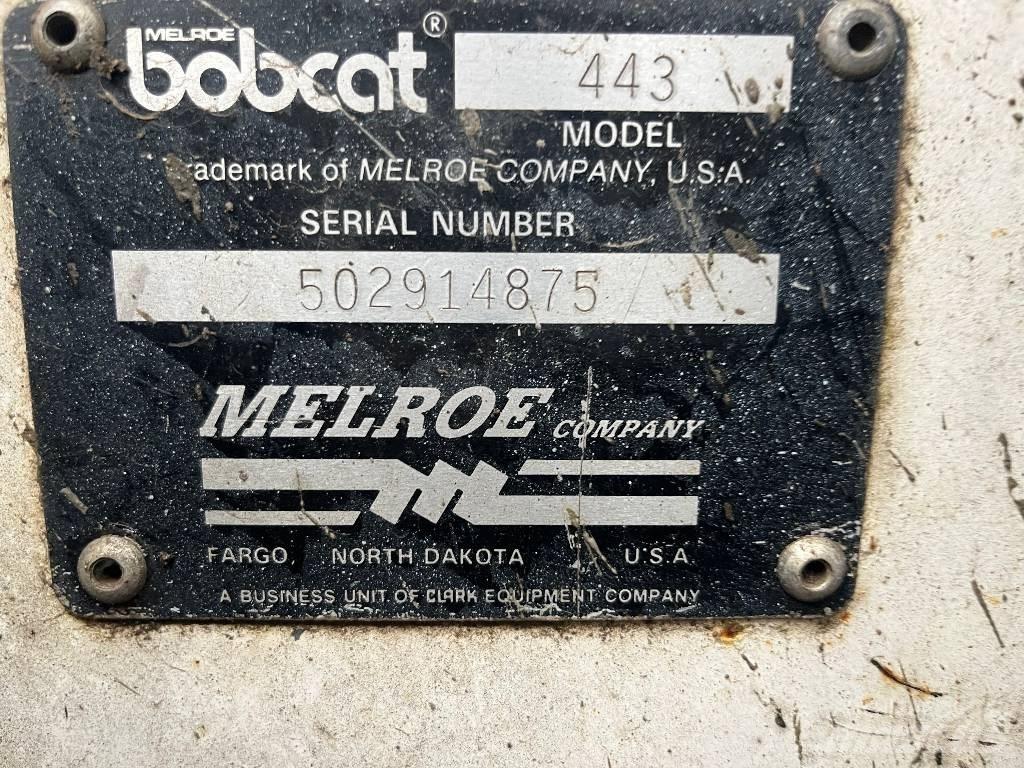 Bobcat 443      V-4129 前端裝載機和挖掘機