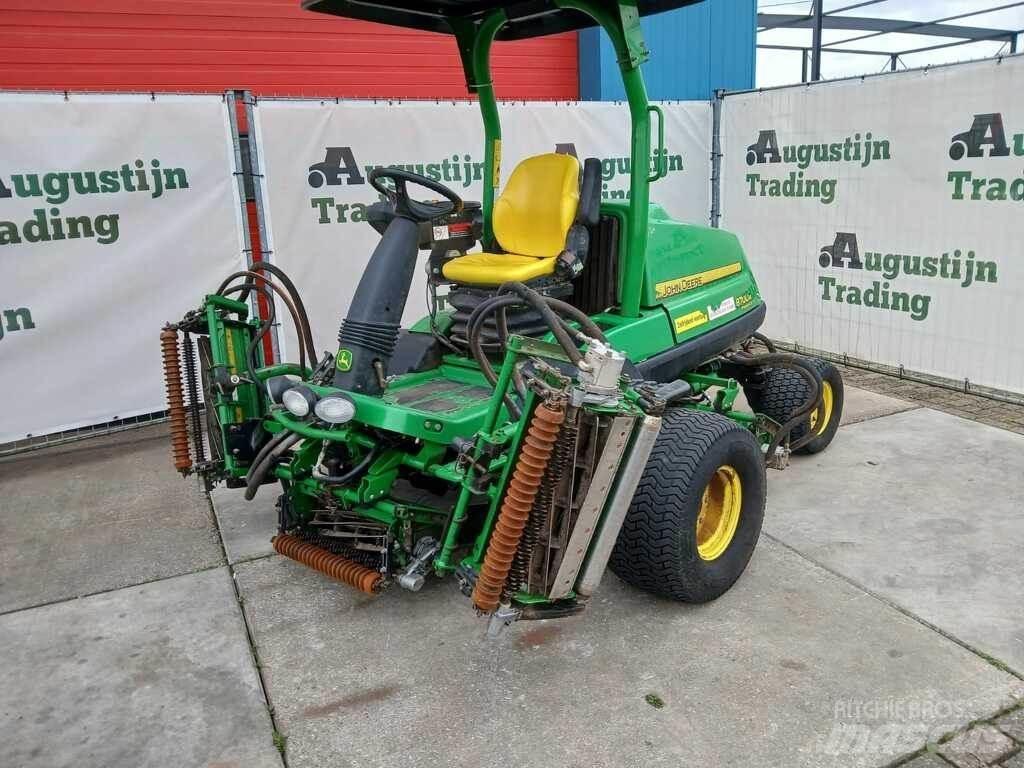 John Deere 8700 A 騎乘式割草機