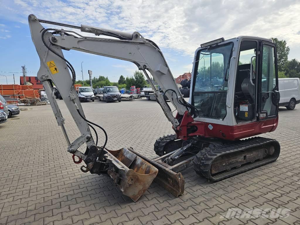 Takeuchi TB 235 小型挖土機/掘鑿機<7t(小型挖掘機)