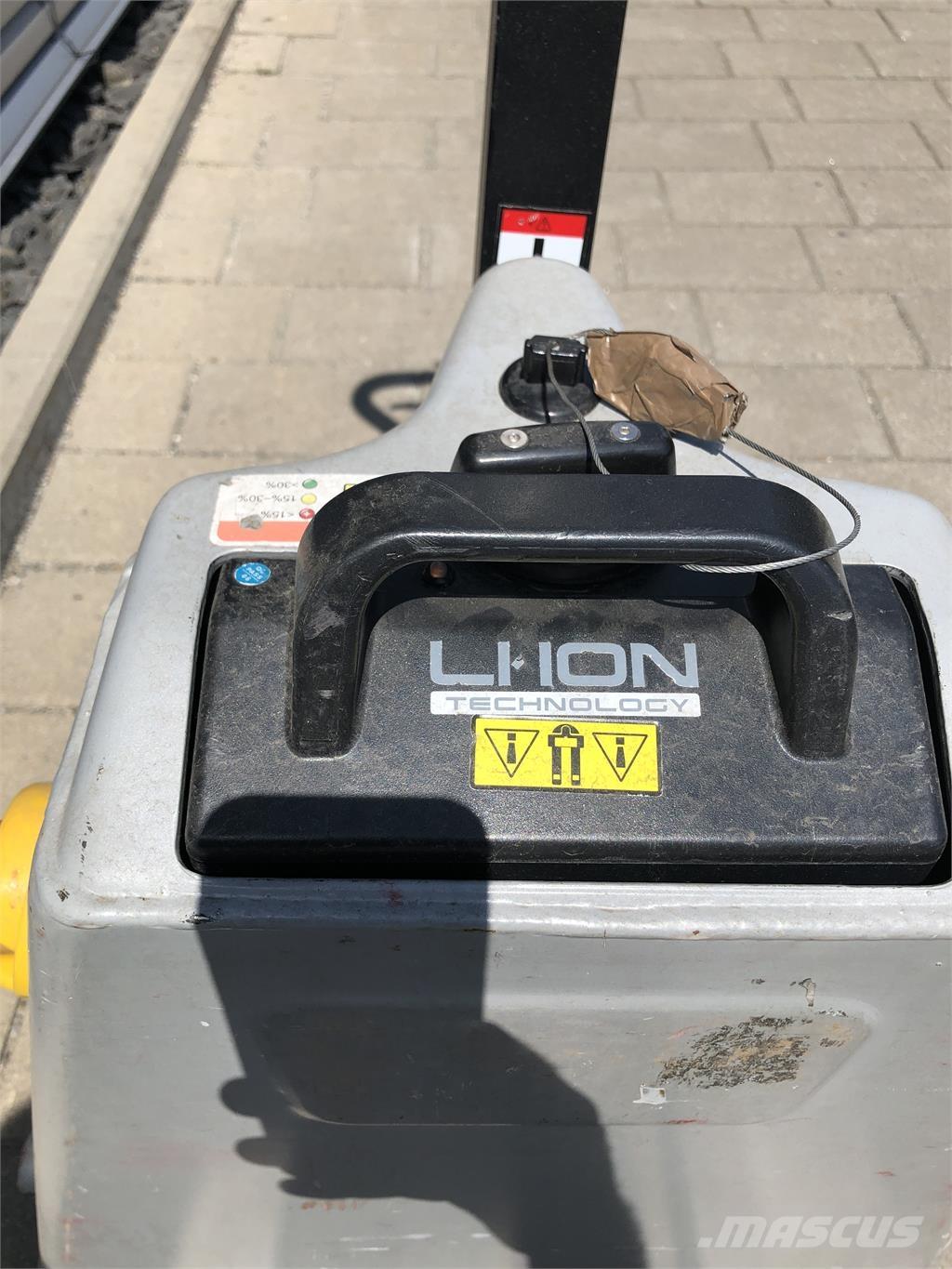 Still ECH 12 C 行走控制式堆積機