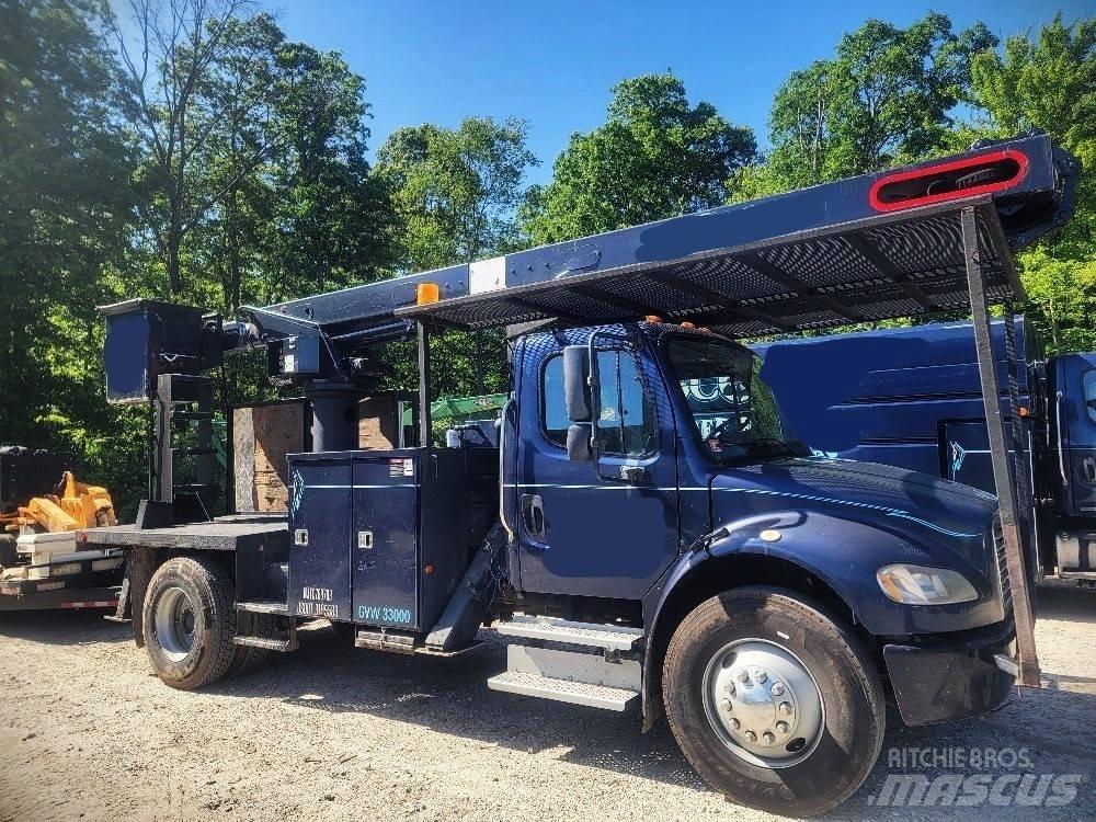 Freightliner M2106 卡車裝載高空作業車