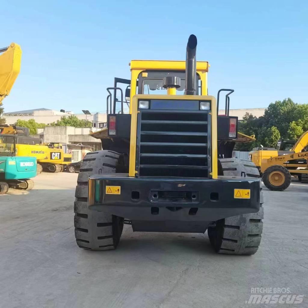 Komatsu WA 320-5 輪胎式裝載機