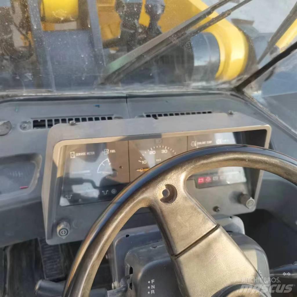 Komatsu WA 320-5 輪胎式裝載機
