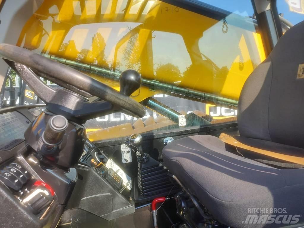 JCB 535-125 伸縮臂操作車