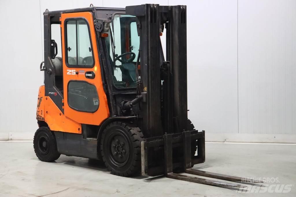Doosan G25E-5 液化石油氣LPG卡車