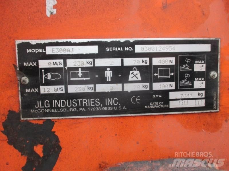 JLG E 300 AJ 曲臂高空作業車