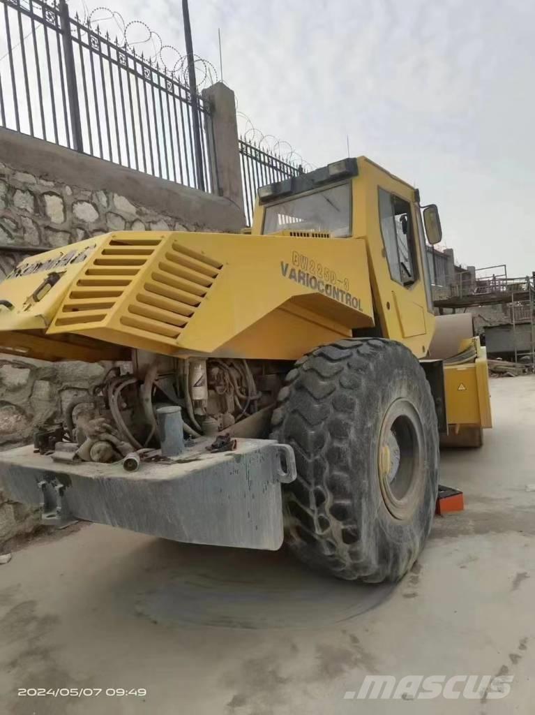 Bomag bw225d-3 雙輪滾壓機