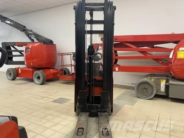 Manitou ES614 自走式堆積機