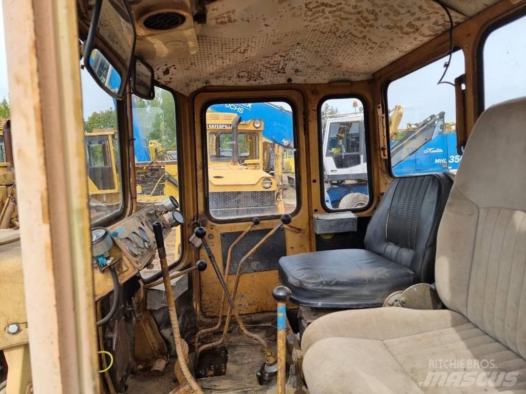 CAT T 130 履帶推土機