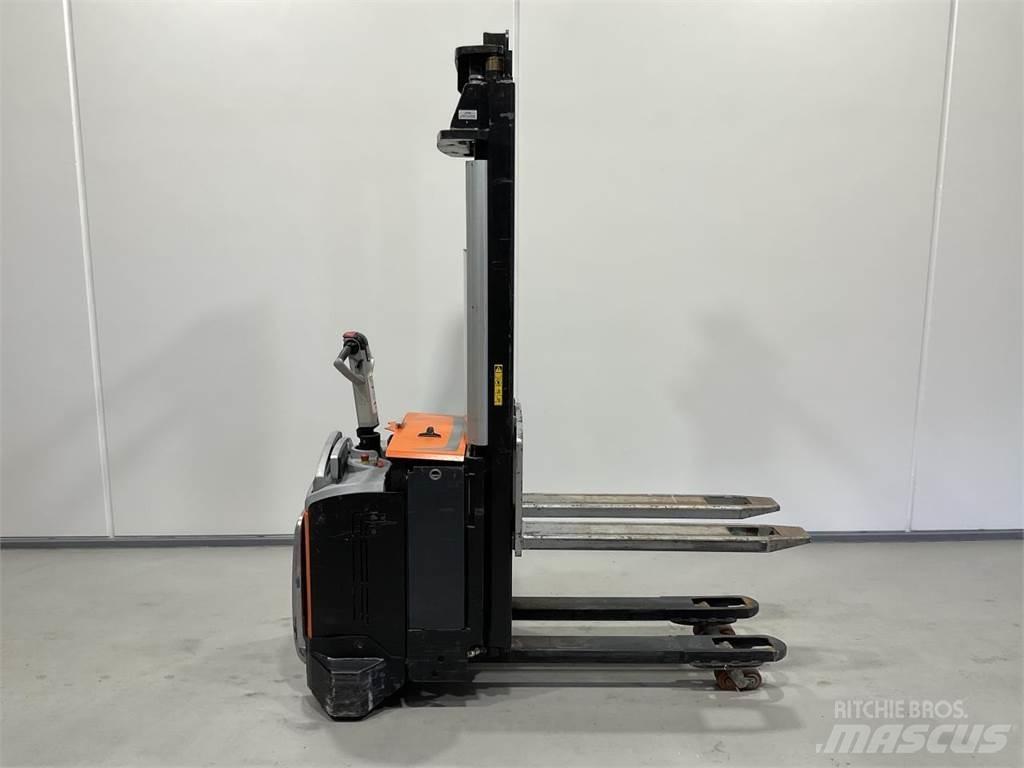 Rocla SP12ACI 自走式堆積機