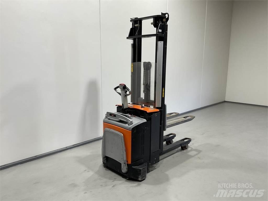 Rocla SP12ACI 自走式堆積機