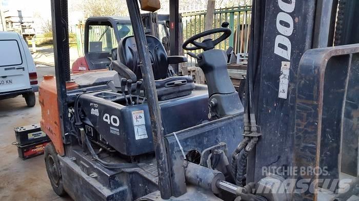 Doosan D40 SC-5 柴油卡車