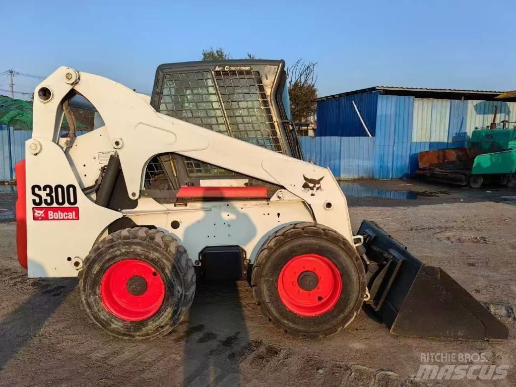 Bobcat S 300 滑移轉向裝載機