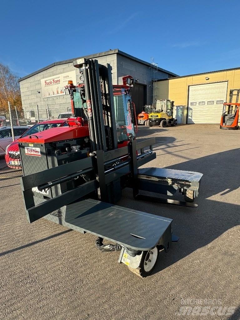 Combilift C3000ET 四向前伸式堆高機(叉車)