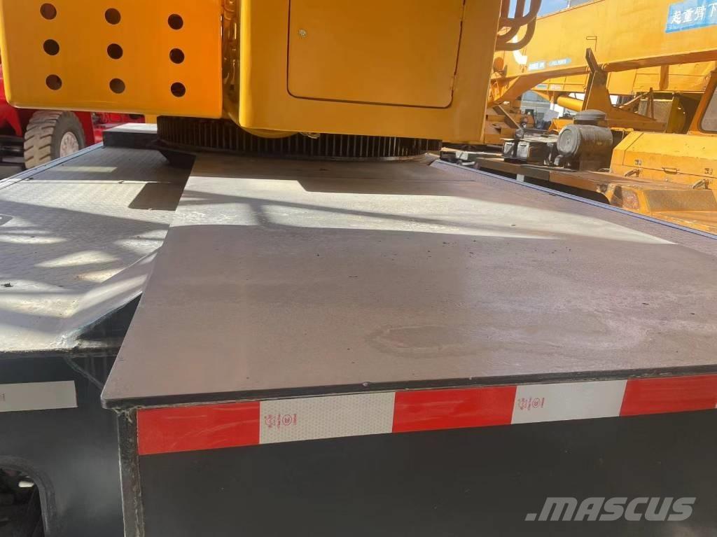 XCMG QY70K 越野起重機