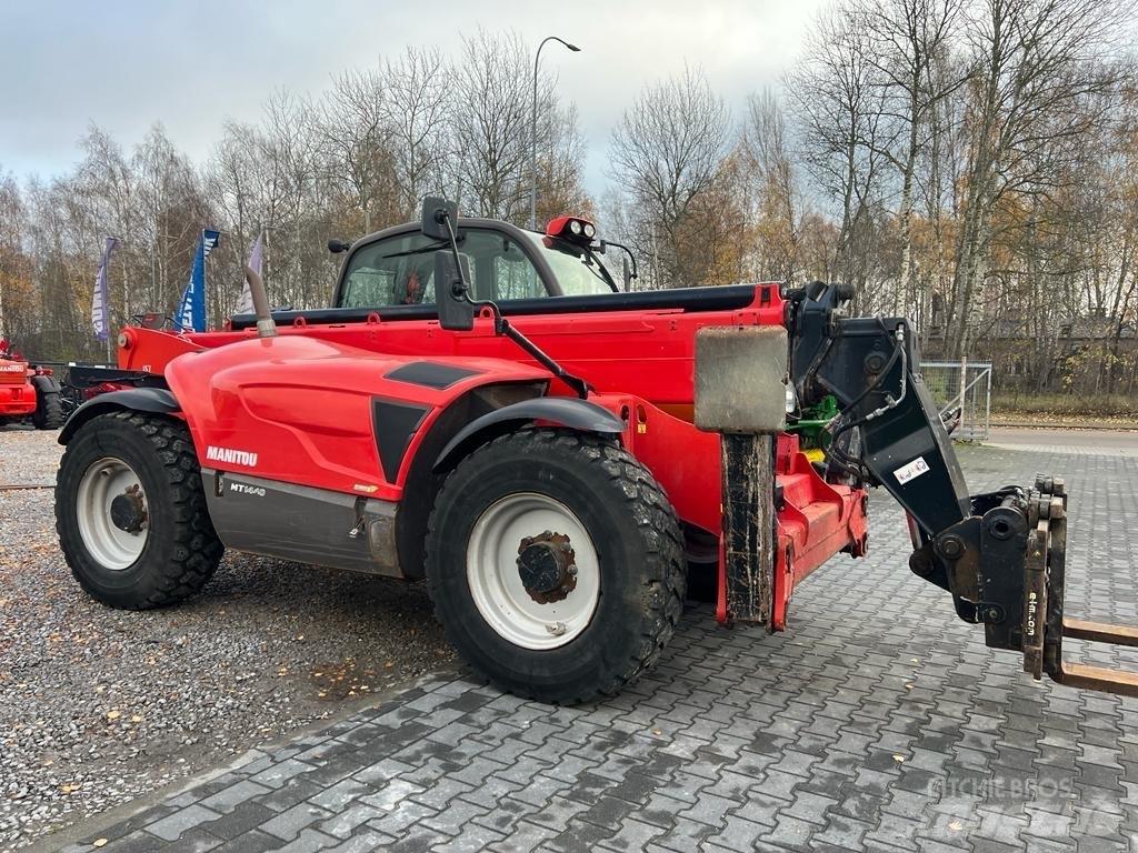 Manitou MT 1440 伸縮臂操作車