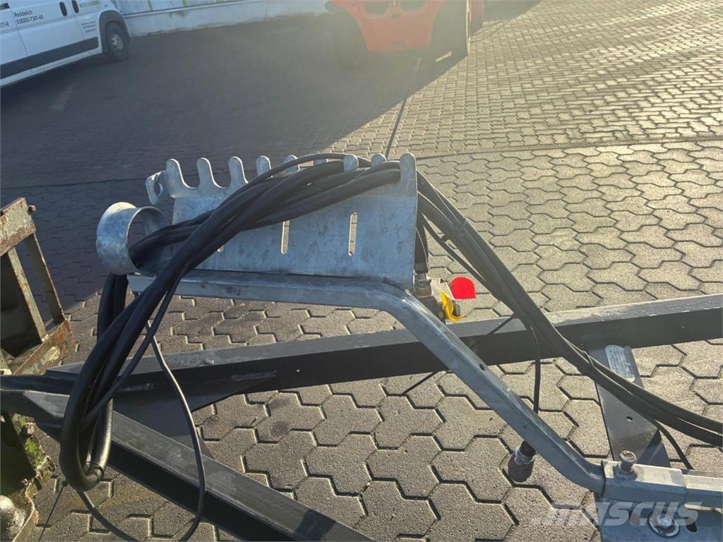 Fliegl DPW 180 B 草捆拖車