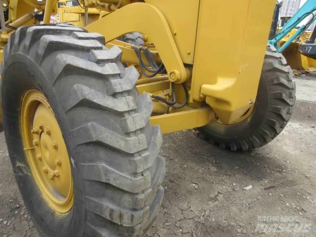 Komatsu GD 623 平土機
