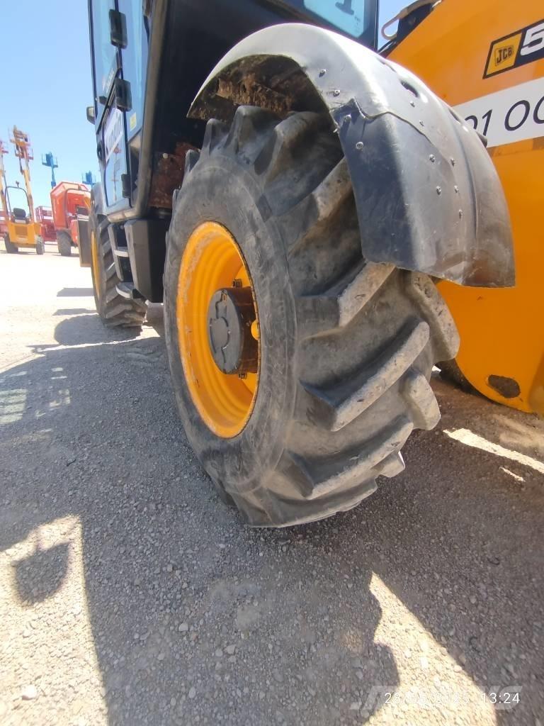 JCB 540-140 伸縮臂操作車