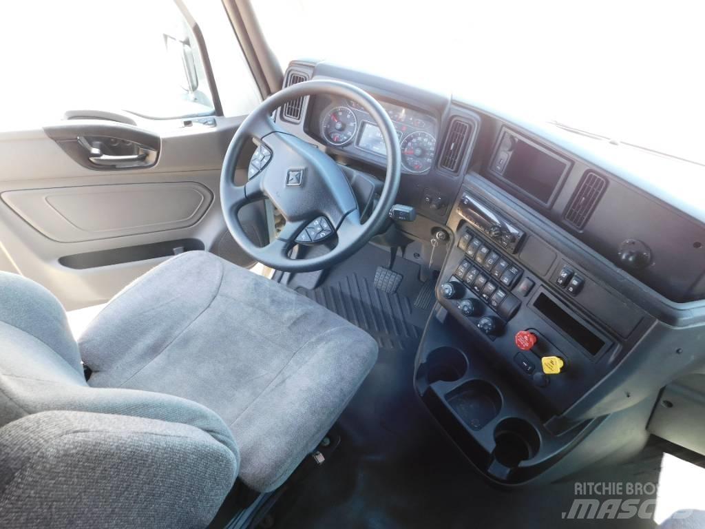 International LT 625 曳引機組件