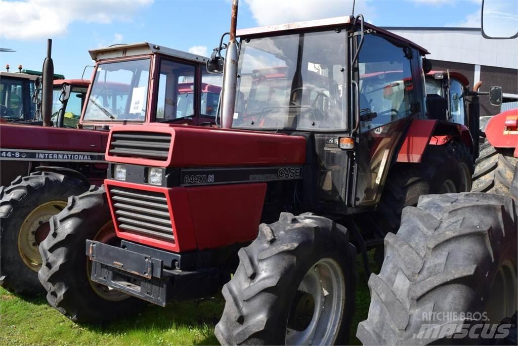 Case IH 844 XL 曳引機